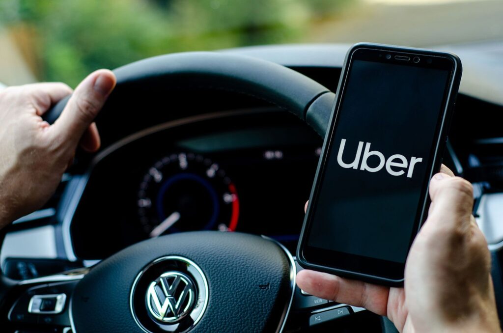 Uber-driver-holds-smartphone-in-car