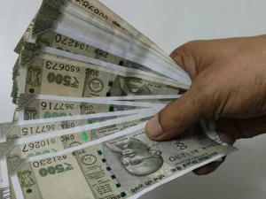 as311qk8_500-rupees-currency-notes-in-hand_625x300_07_February_23-1200x900