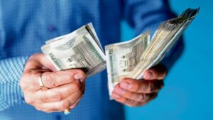 Borrowers-can-take-loans-from-moneylenders-using-t_1683283036417_1698165423478