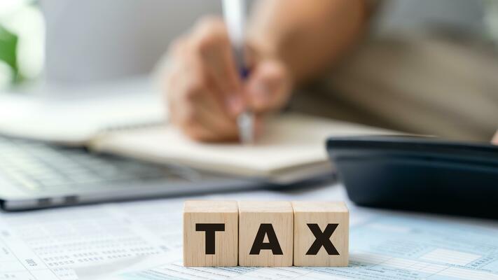 man-is-calculating-annual-tax-monthly-expenses-with-calculator-and-filling-form-of-individual-income-tax-return-season-to-pay-tax-and-budget-planning-concept-free-photo