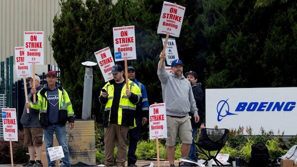 Boeing-workers-strike-2024-11-de4b69181adf6e6084c1053acdf4c36b-1200x675